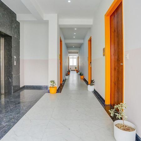Super Townhouse Sector 69 Gurgaon Hotel Buitenkant foto