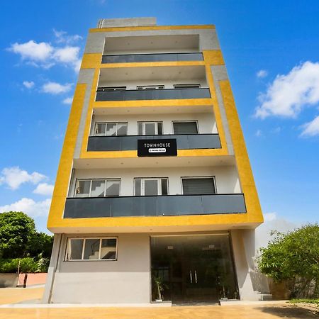 Super Townhouse Sector 69 Gurgaon Hotel Buitenkant foto