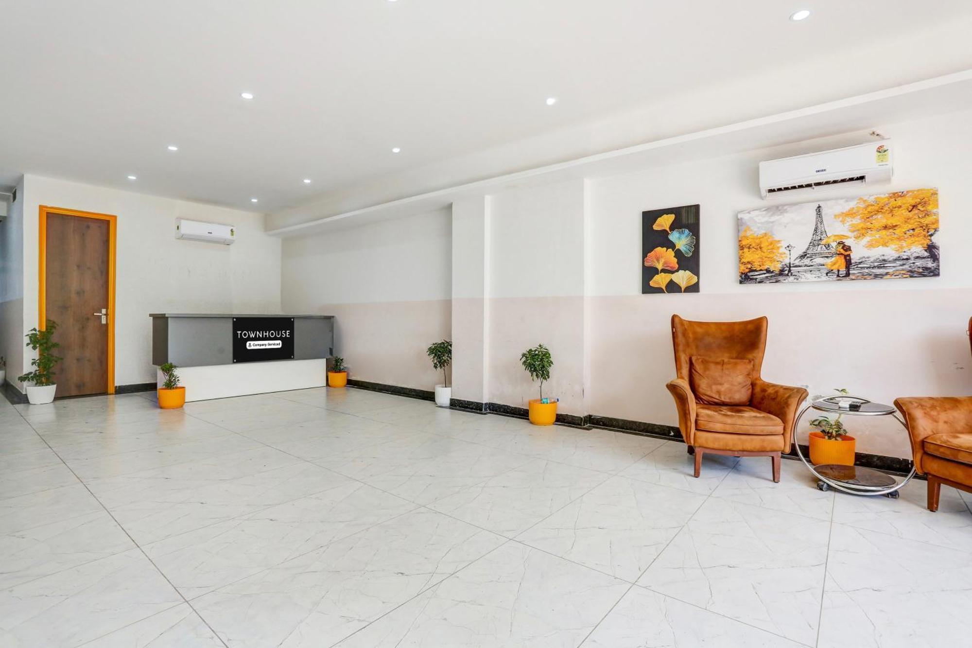 Super Townhouse Sector 69 Gurgaon Hotel Buitenkant foto