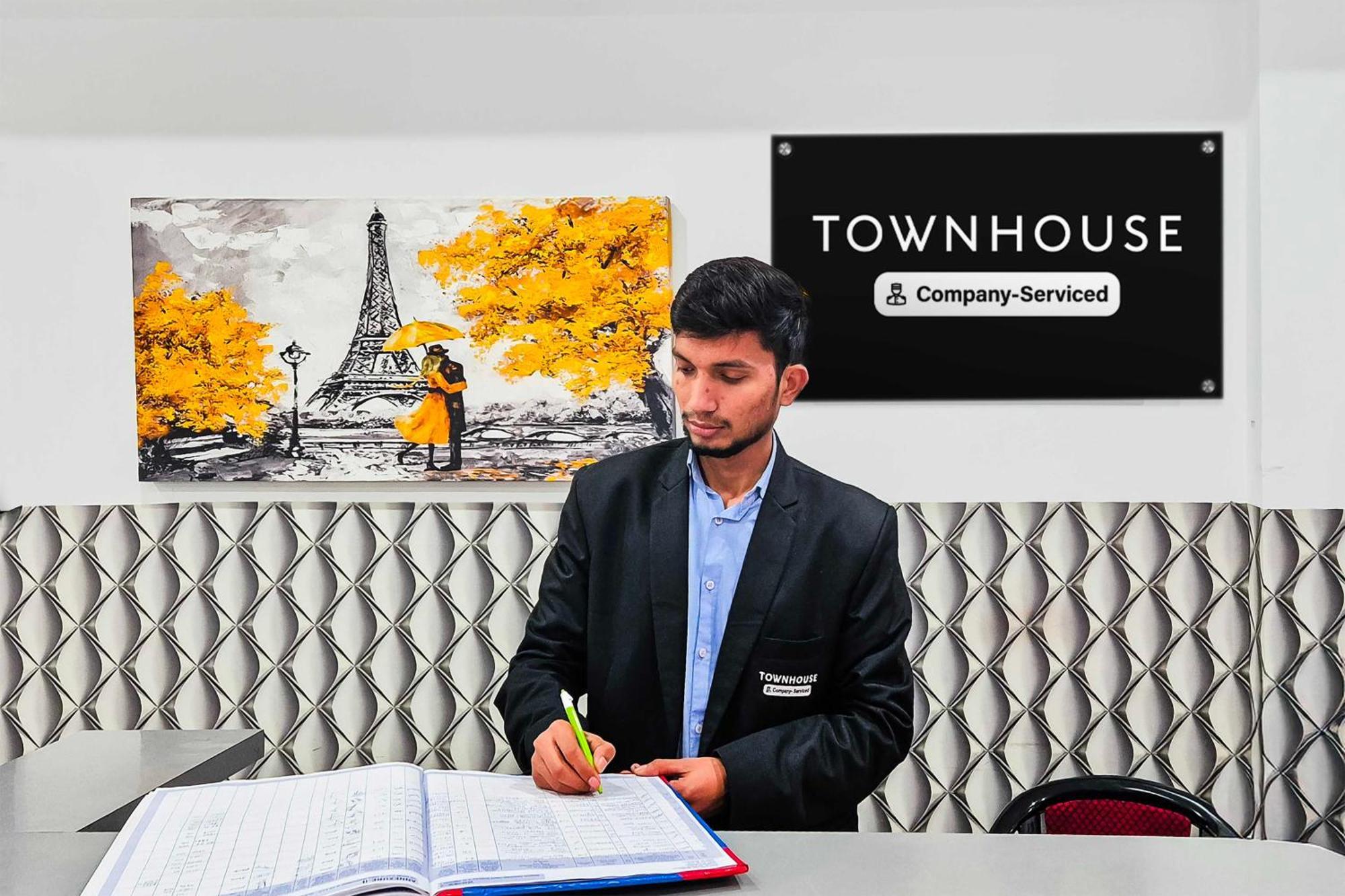 Super Townhouse Sector 69 Gurgaon Hotel Buitenkant foto