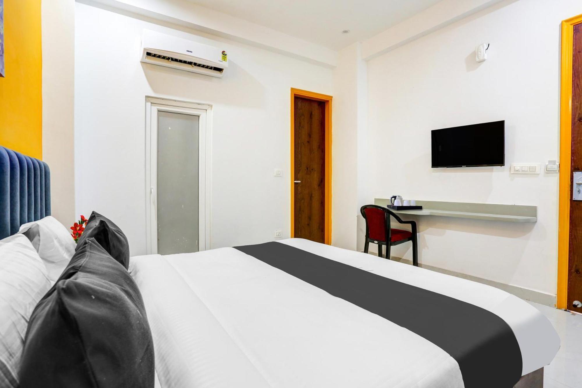 Super Townhouse Sector 69 Gurgaon Hotel Buitenkant foto
