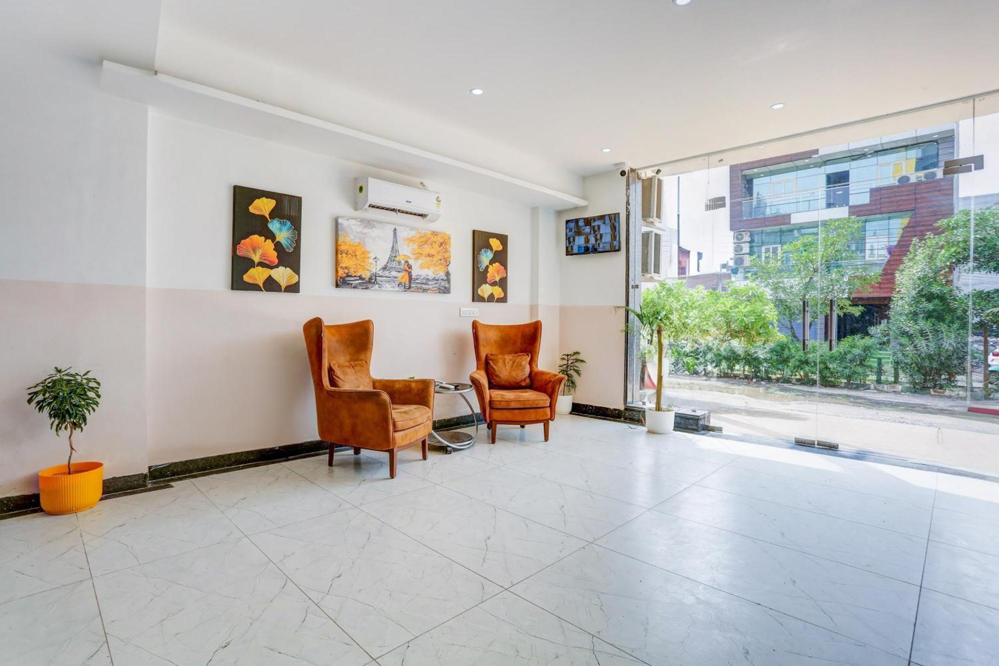 Super Townhouse Sector 69 Gurgaon Hotel Buitenkant foto