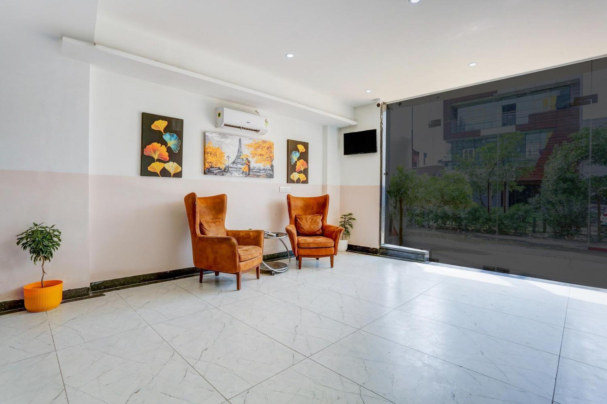 Super Townhouse Sector 69 Gurgaon Hotel Buitenkant foto