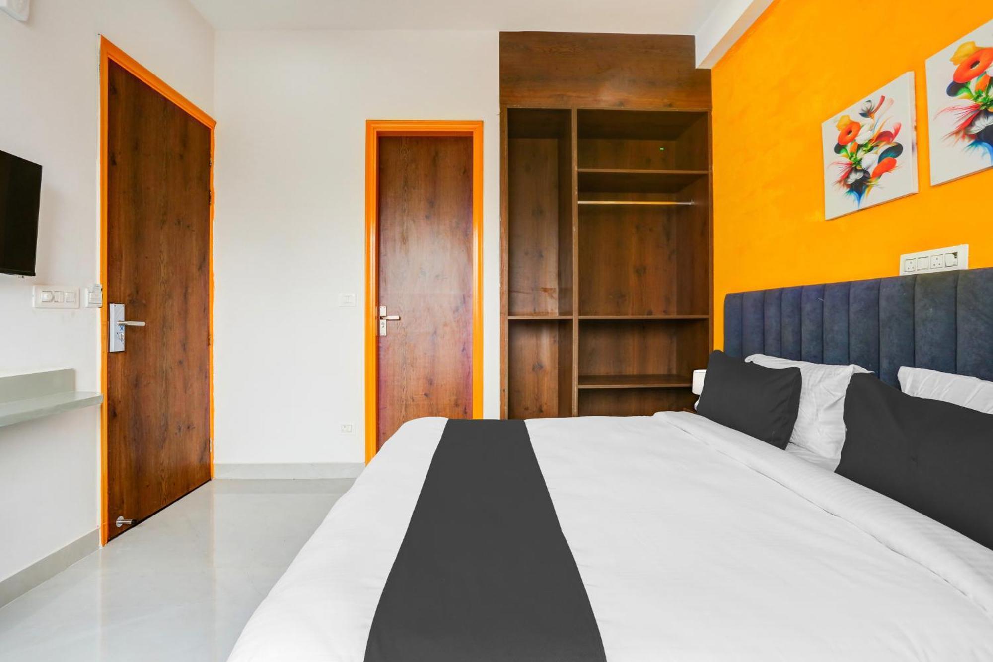 Super Townhouse Sector 69 Gurgaon Hotel Buitenkant foto