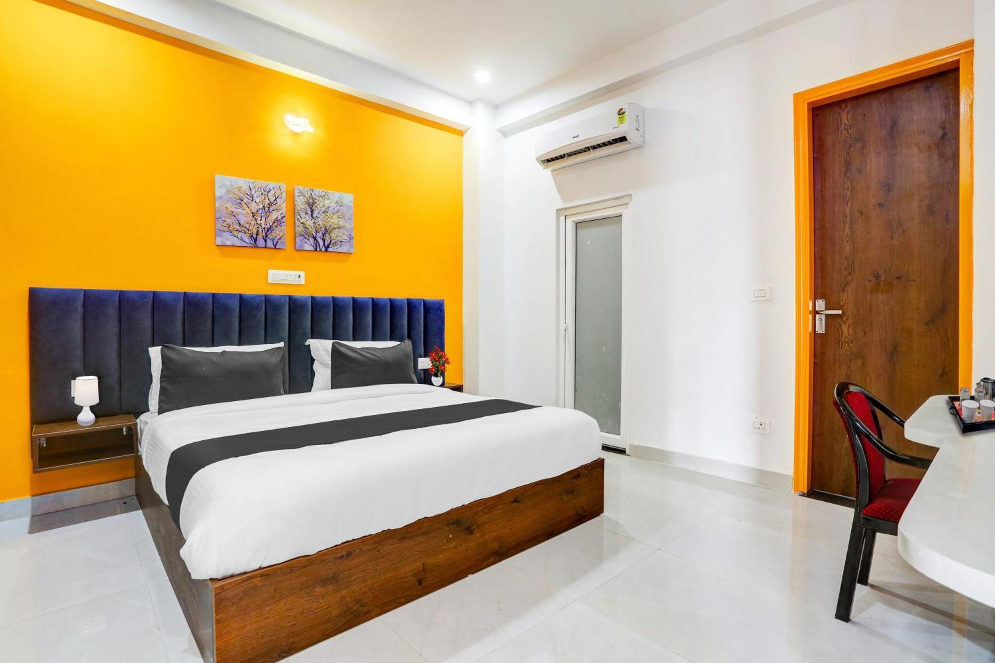 Super Townhouse Sector 69 Gurgaon Hotel Buitenkant foto